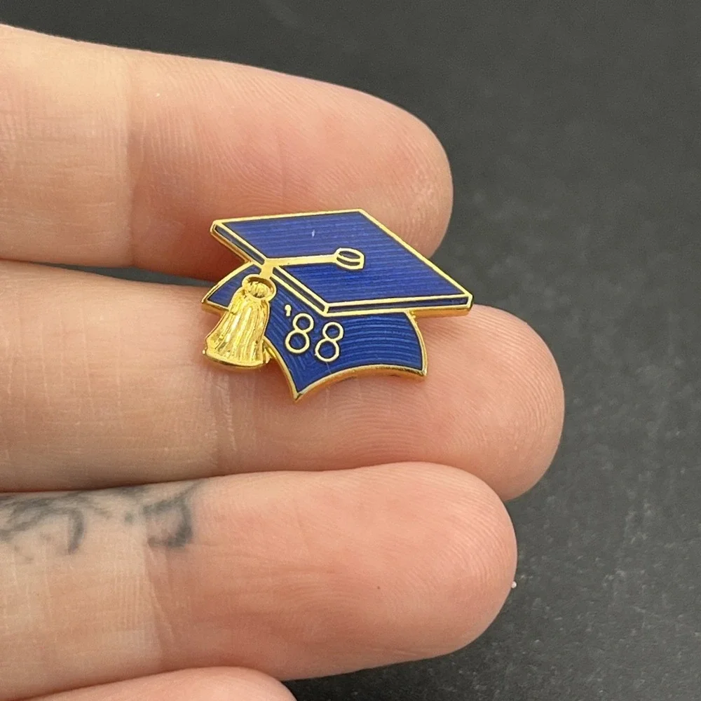 1988 Graduate Blue Graduation Cap Lapel Hat Pin